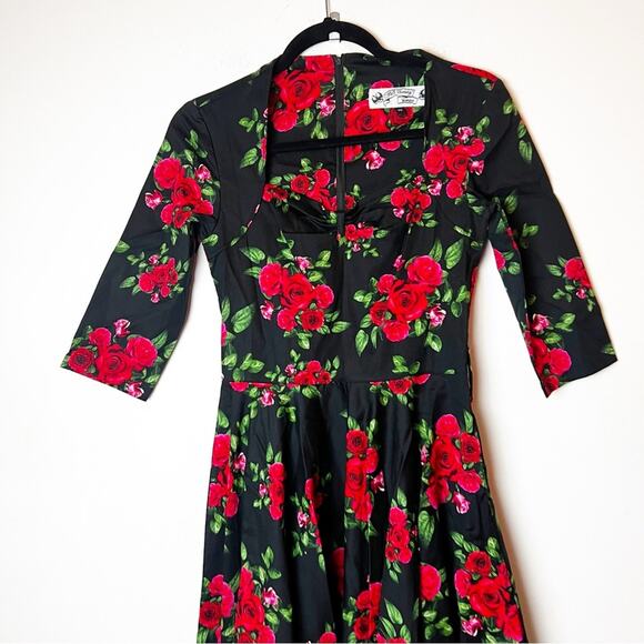 Hell Bunny Vixen 3/4 Sleeve Sweetheart Bust Red Floral Rockabilly Dress Size XS - Picture 3 of 10